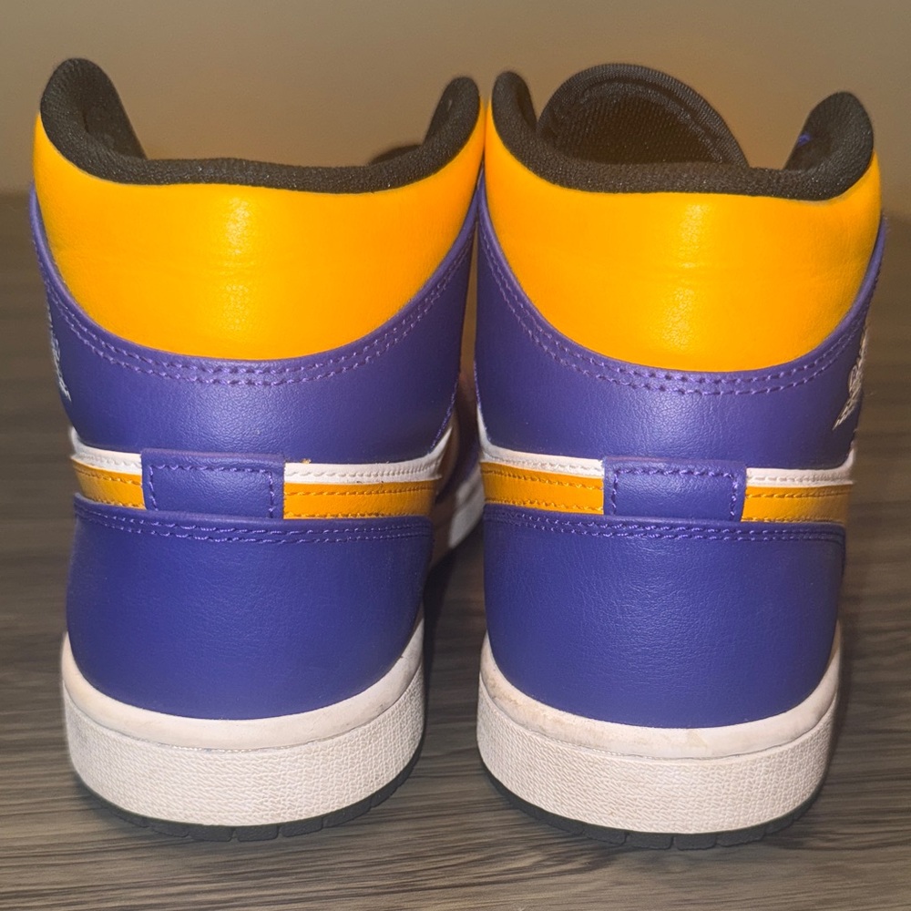 Jordan 1s 💜🧡🤍 - Picture 4 of 9